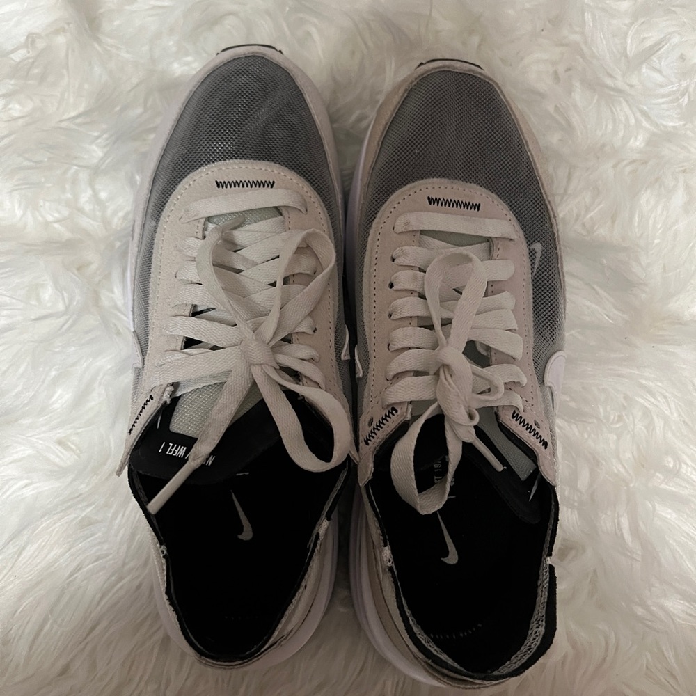 Nike Waffle One Sneaker - Women 6.5 - Picture 3 of 5